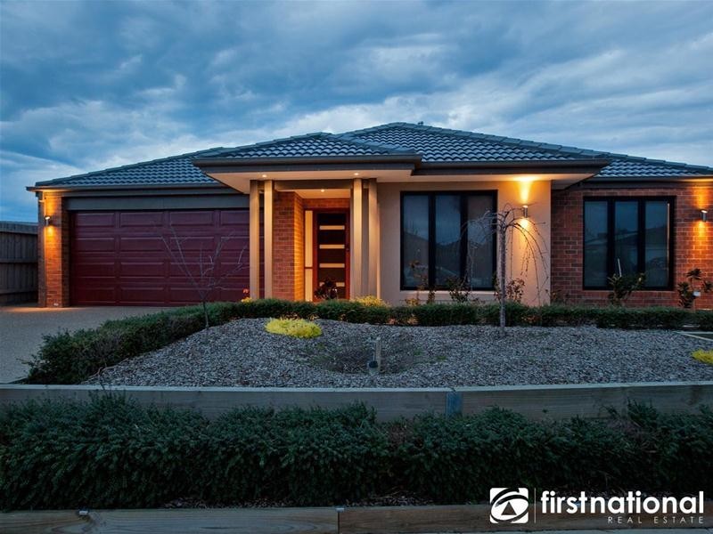 15 Webster Way, Pakenham VIC 3810