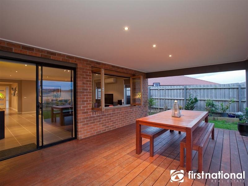 15 Webster Way, Pakenham VIC 3810