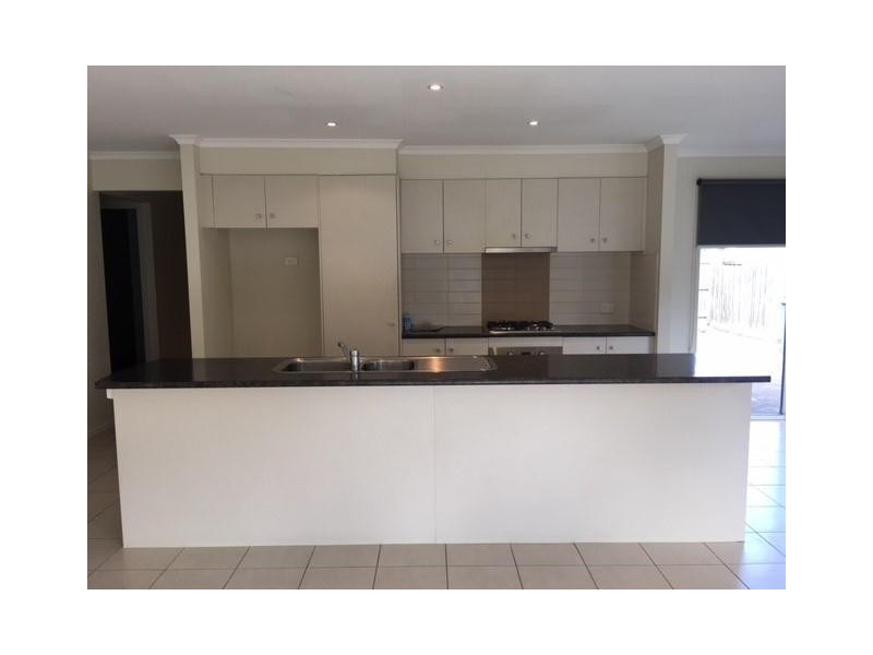 17 Sing Crescent, Berwick VIC 3806