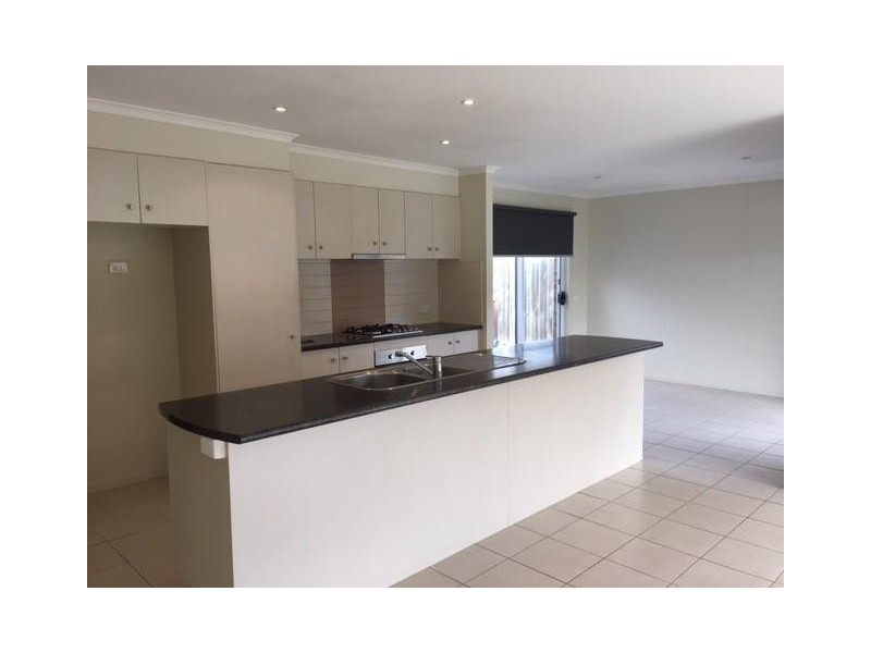 17 Sing Crescent, Berwick VIC 3806