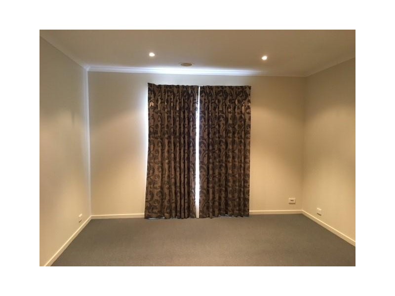 17 Sing Crescent, Berwick VIC 3806