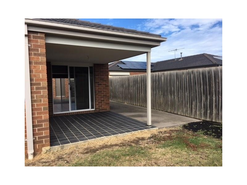 17 Sing Crescent, Berwick VIC 3806