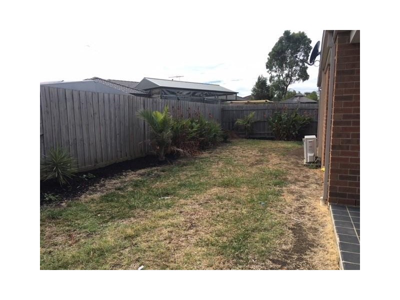 17 Sing Crescent, Berwick VIC 3806