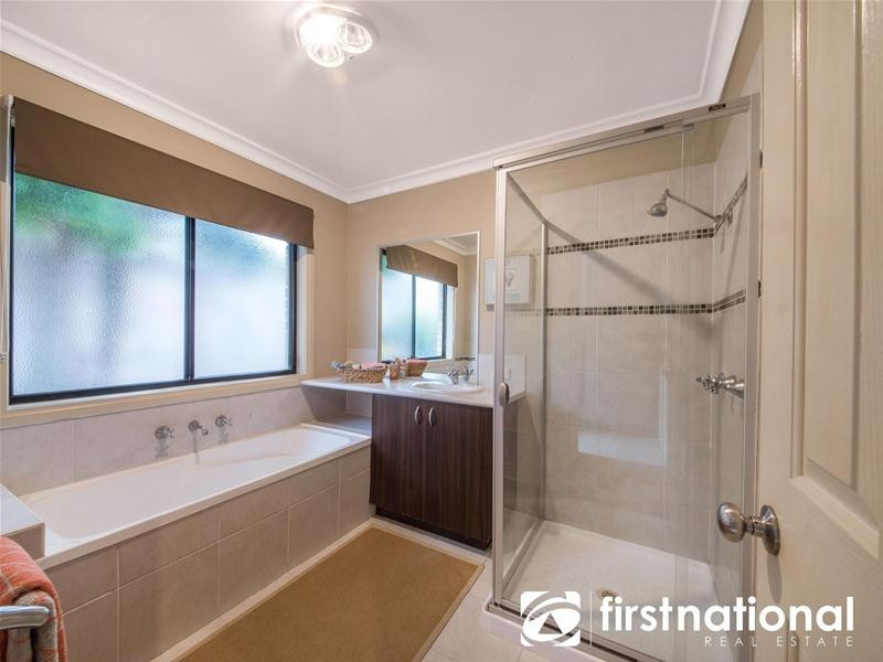40 Fieldstone Boulevard, Beaconsfield VIC 3807