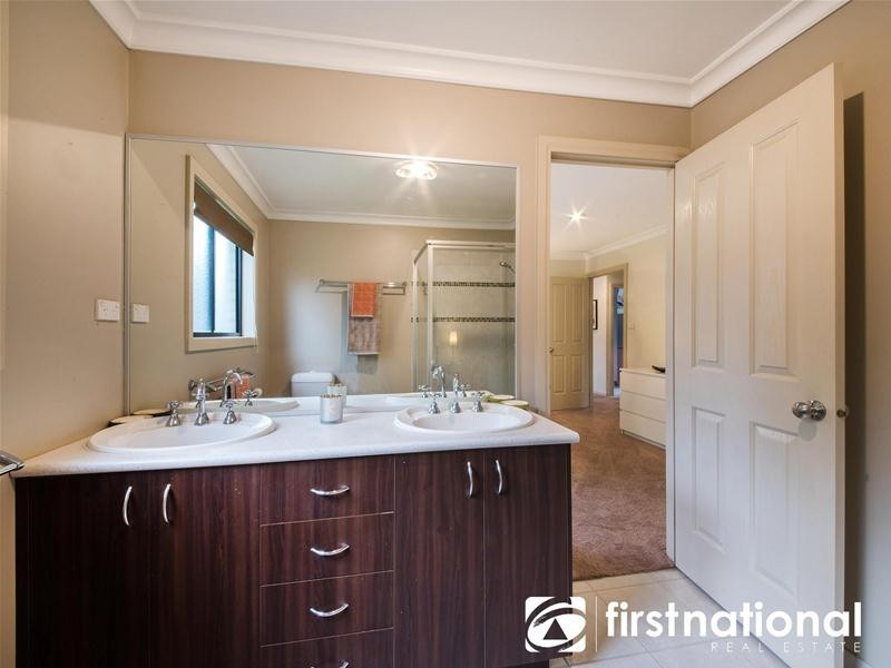 40 Fieldstone Boulevard, Beaconsfield VIC 3807
