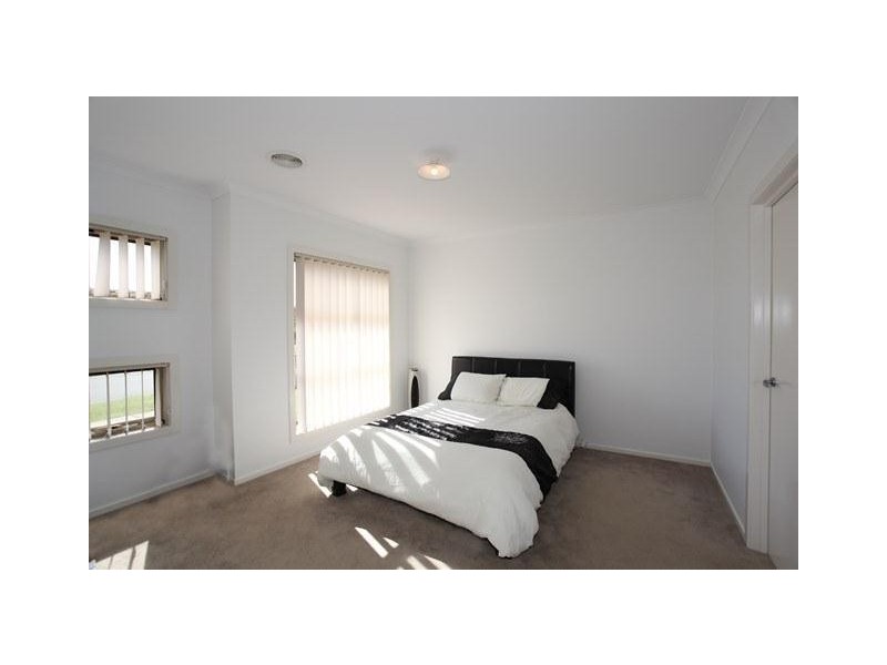 24 Bernly Boulevard, Berwick VIC 3806