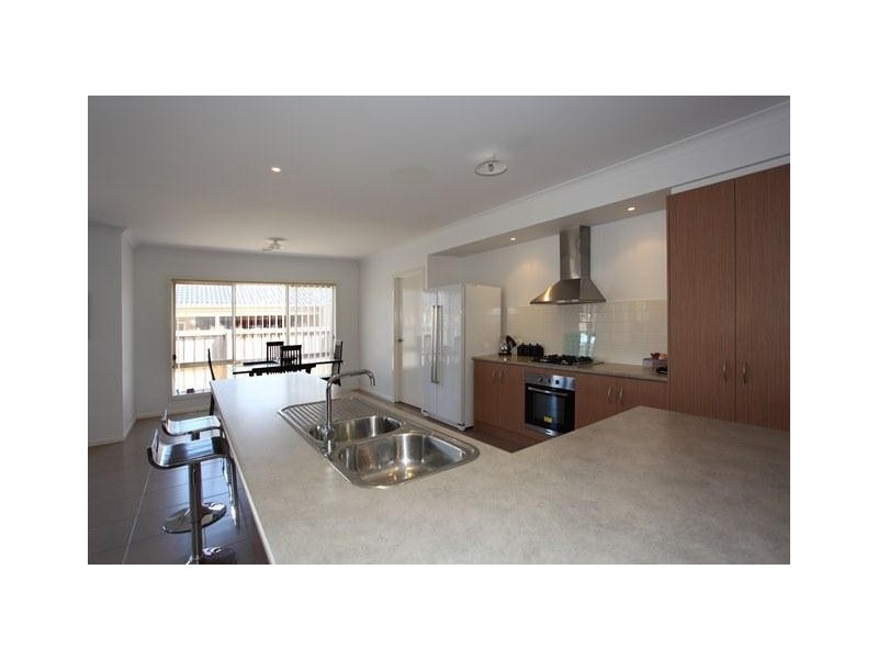 24 Bernly Boulevard, Berwick VIC 3806