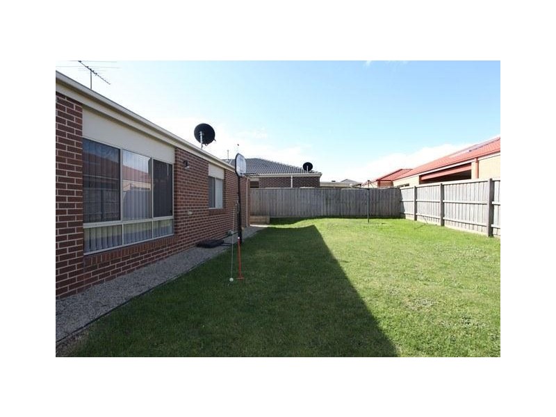 24 Bernly Boulevard, Berwick VIC 3806