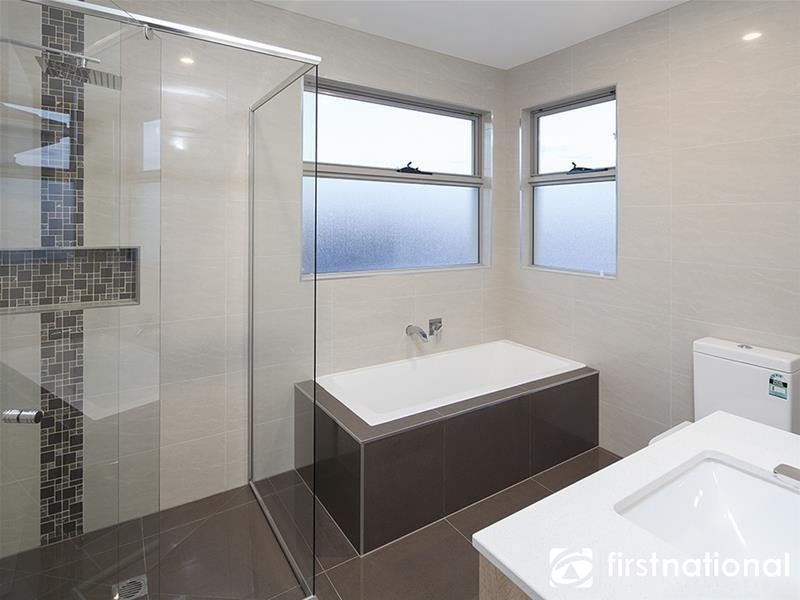 1-2/42 Buchanan Road, Berwick VIC 3806