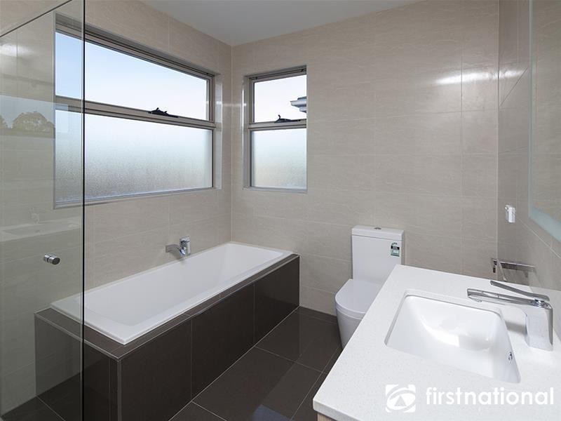 1-2/42 Buchanan Road, Berwick VIC 3806