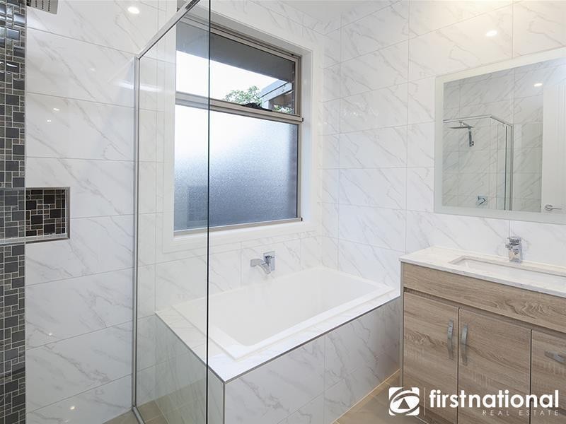 1-2/42 Buchanan Road, Berwick VIC 3806