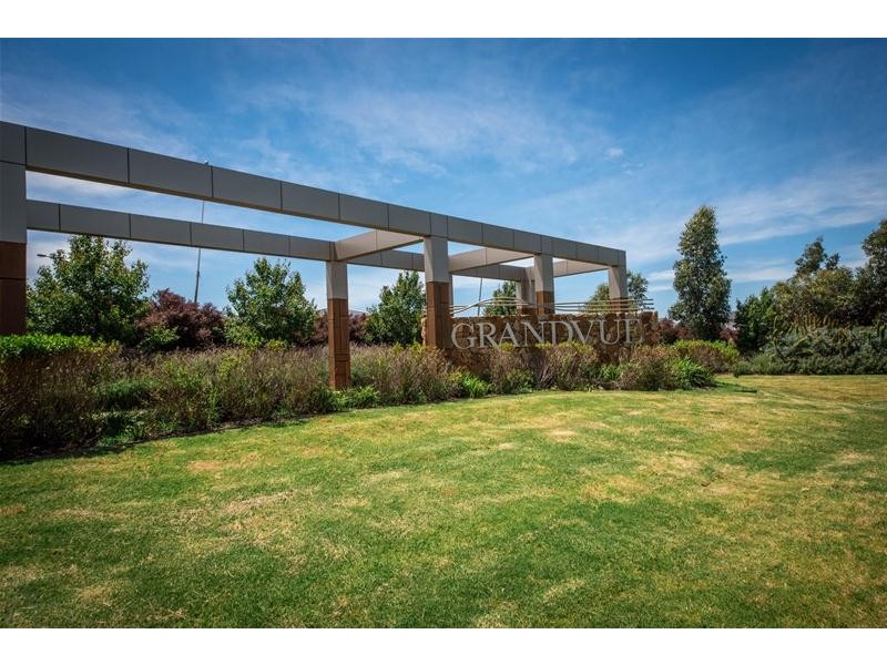 8 Embling Street, Pakenham VIC 3810