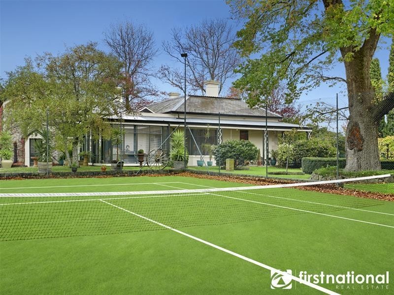 3 Burr Hill Court, Berwick VIC 3806