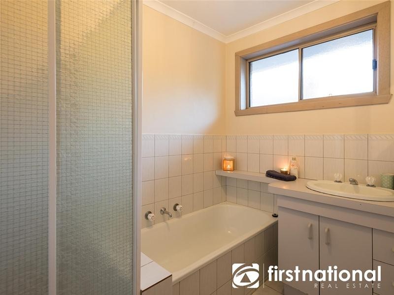 27 Telford  Drive, Berwick VIC 3806