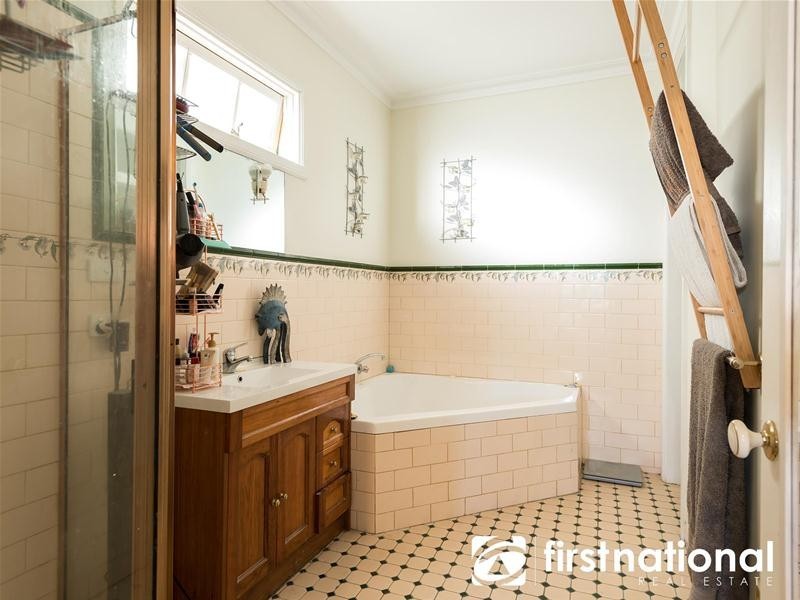 19 Caroline Avenue, Cockatoo VIC 3781