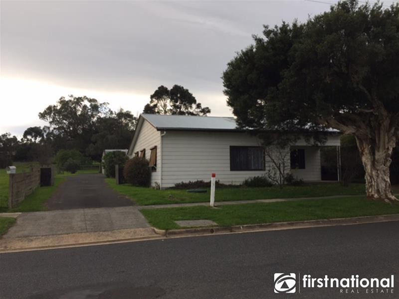 38 Railway Avenue, Tynong VIC 3813