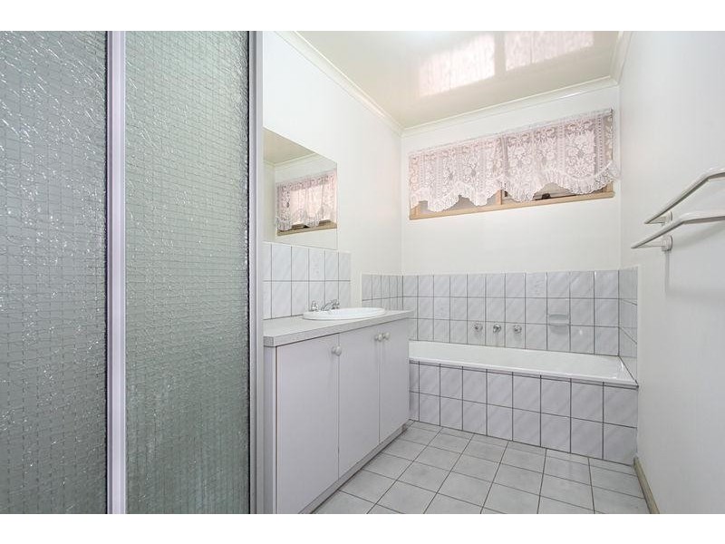 16 Rozzy Parade, Narre Warren VIC 3805