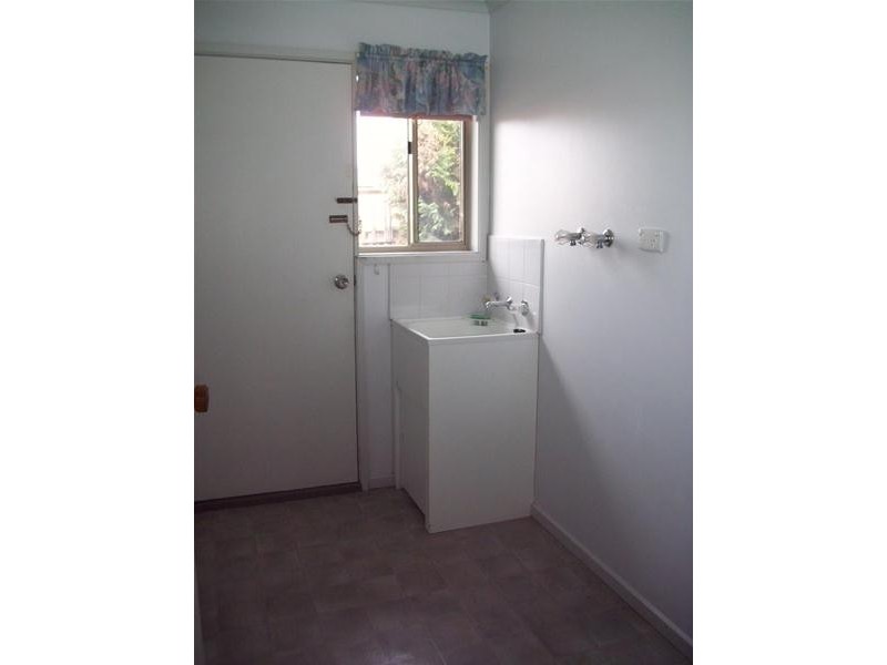 2/57 Amber Crescent, Narre Warren VIC 3805