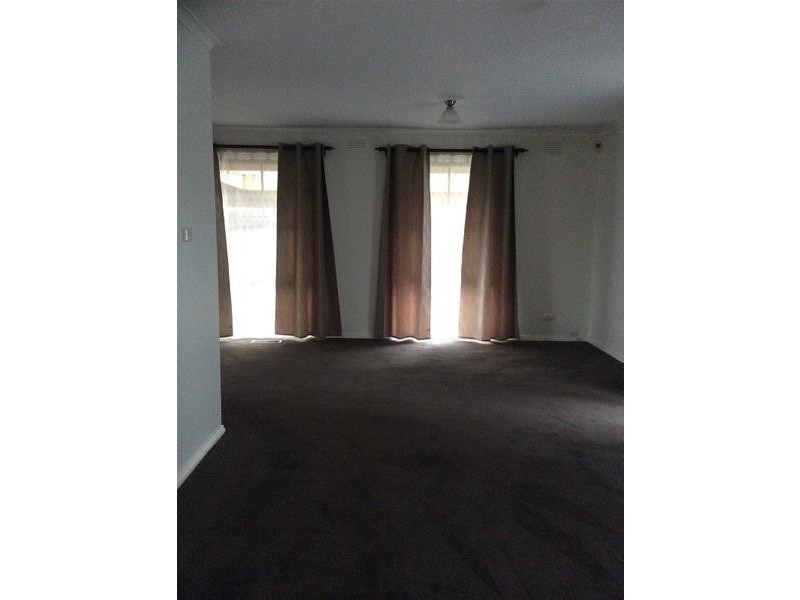 9 Mahon Crescent, Narre Warren VIC 3805