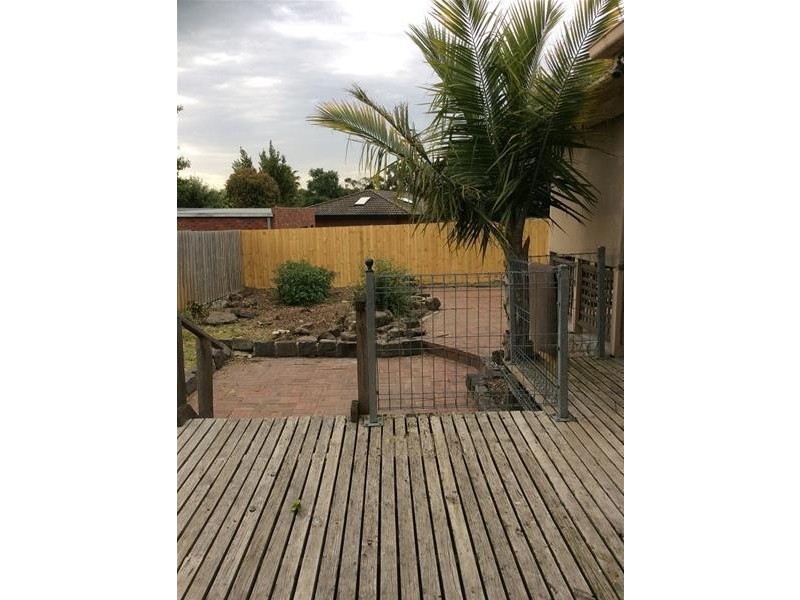 9 Mahon Crescent, Narre Warren VIC 3805