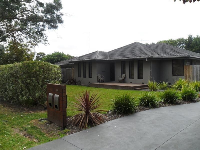 4 Manuka Road, Berwick VIC 3806