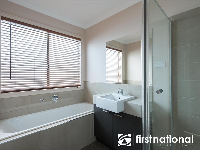 29 Warbler Street, Pakenham VIC 3810