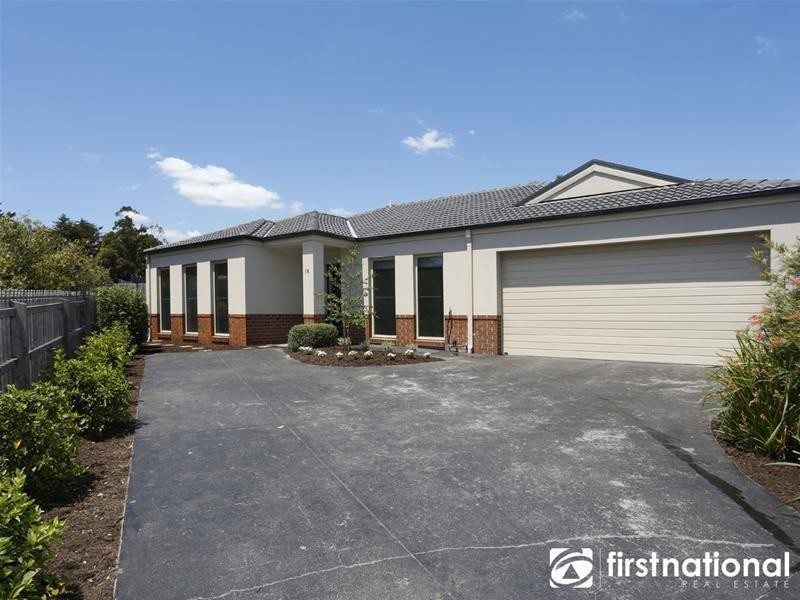 18 Chong Court, Berwick VIC 3806