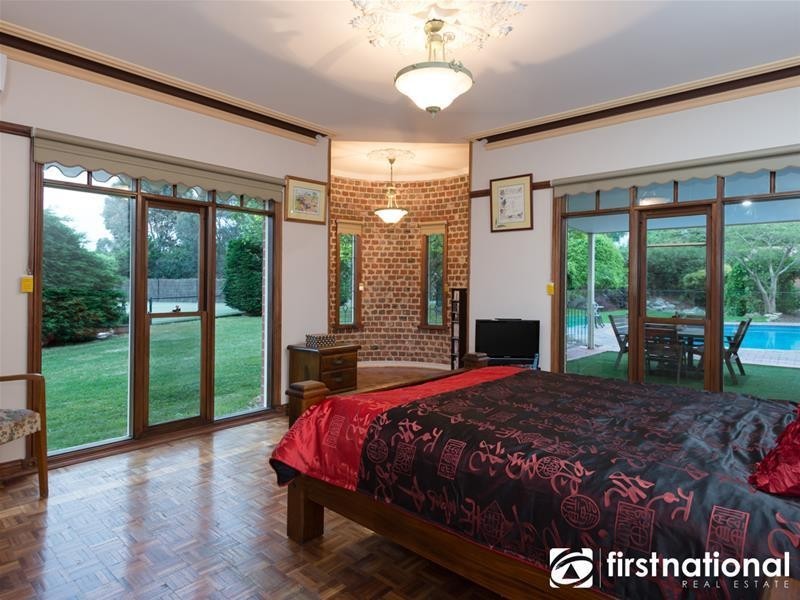 2 Barr  Court, Pakenham VIC 3810