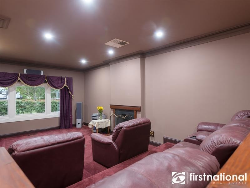 2 Barr  Court, Pakenham VIC 3810