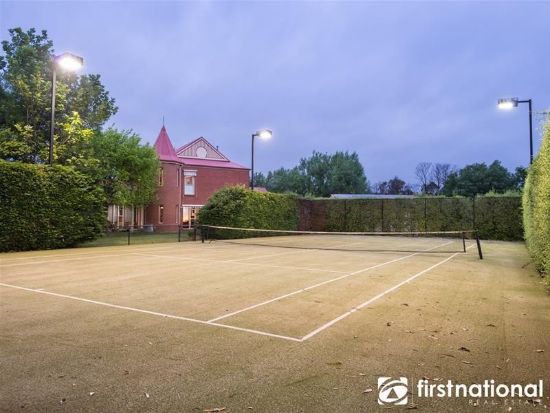 2 Barr  Court, Pakenham VIC 3810