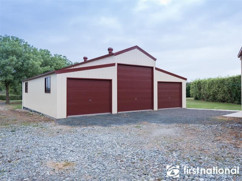 2 Barr  Court, Pakenham VIC 3810