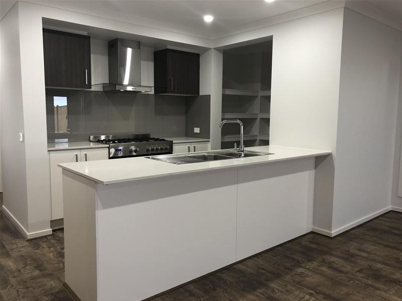 16 Speargrass Close, Clyde North VIC 3978