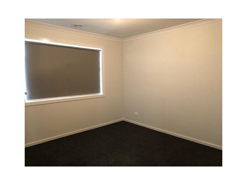 16 Speargrass Close, Clyde North VIC 3978