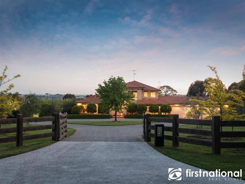 6 Farm Lane, Berwick VIC 3806