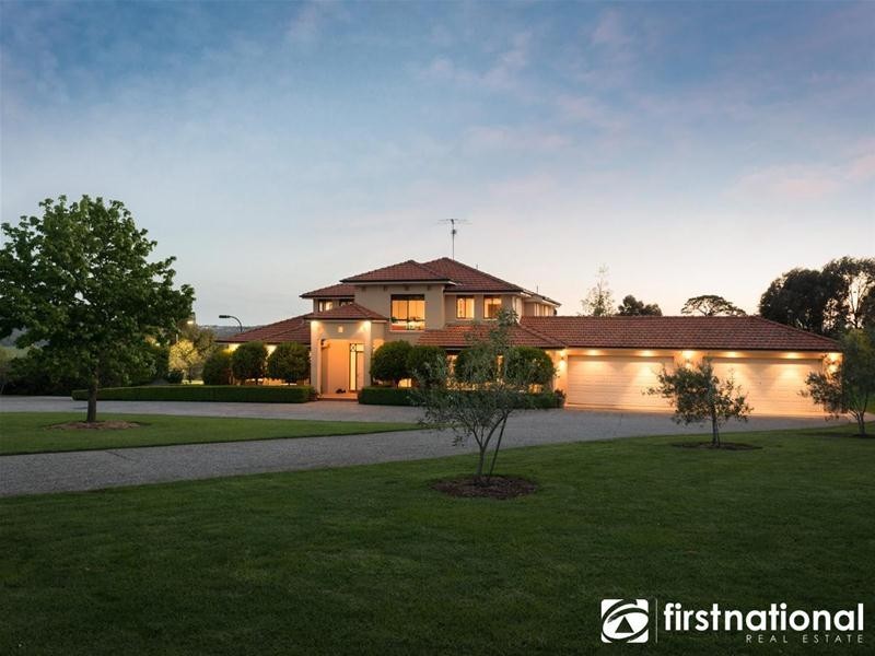 6 Farm Lane, Berwick VIC 3806