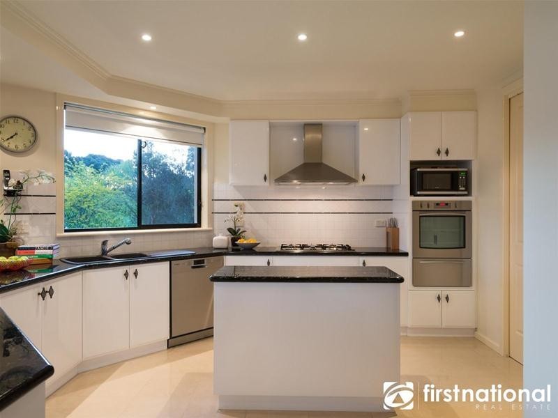 6 Farm Lane, Berwick VIC 3806