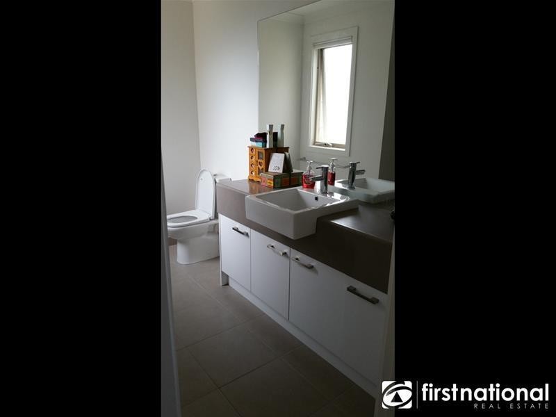 28/23 Atlantic Drive, Pakenham VIC 3810