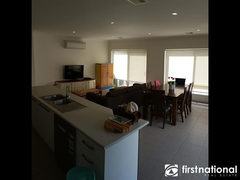 28/23 Atlantic Drive, Pakenham VIC 3810