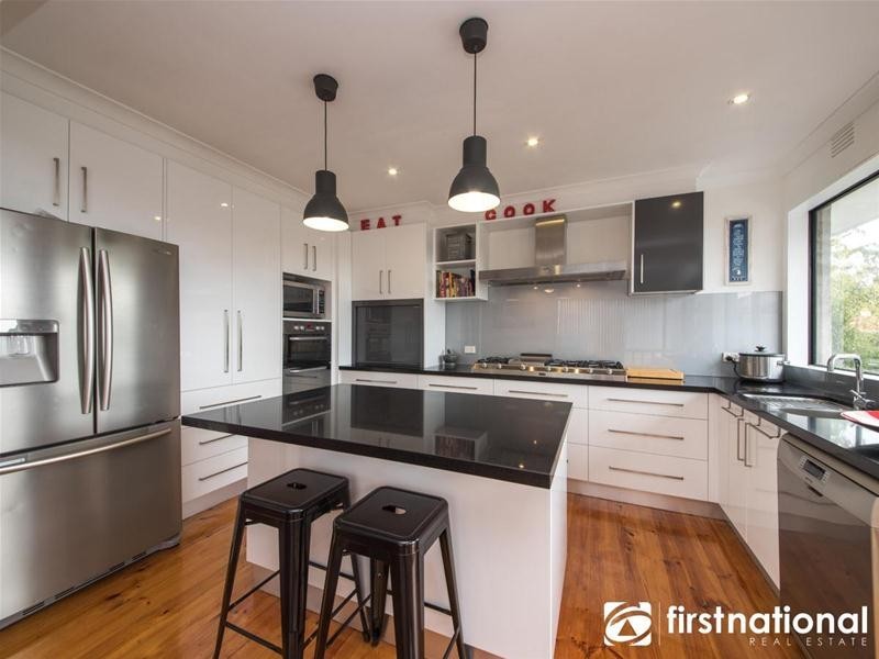 8 Inglis Road, Berwick VIC 3806