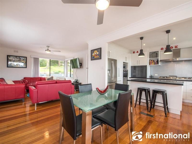 8 Inglis Road, Berwick VIC 3806