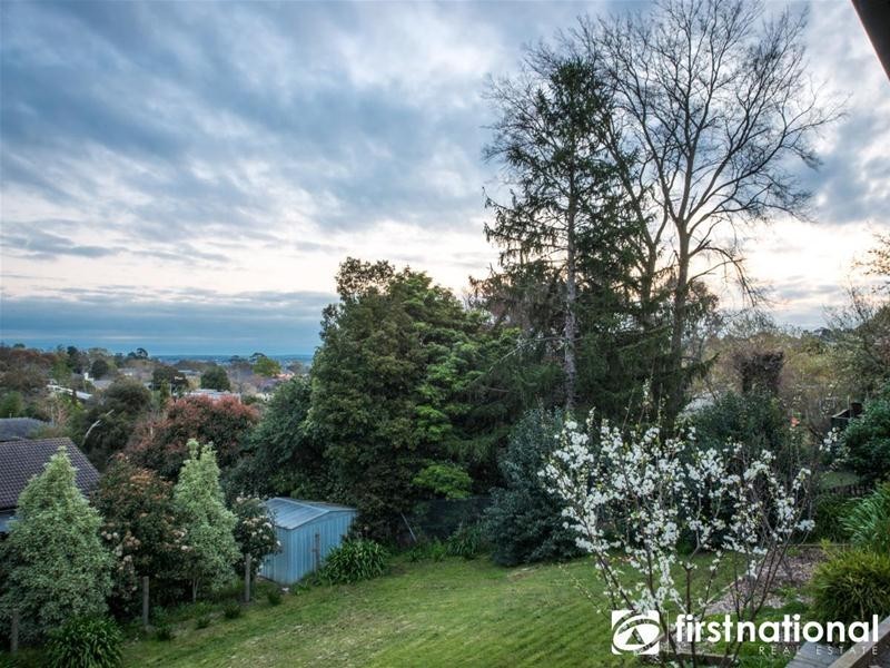 8 Inglis Road, Berwick VIC 3806