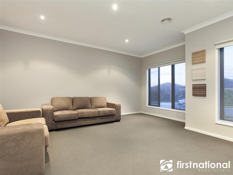 11 Ben Cairn Mews, Pakenham VIC 3810