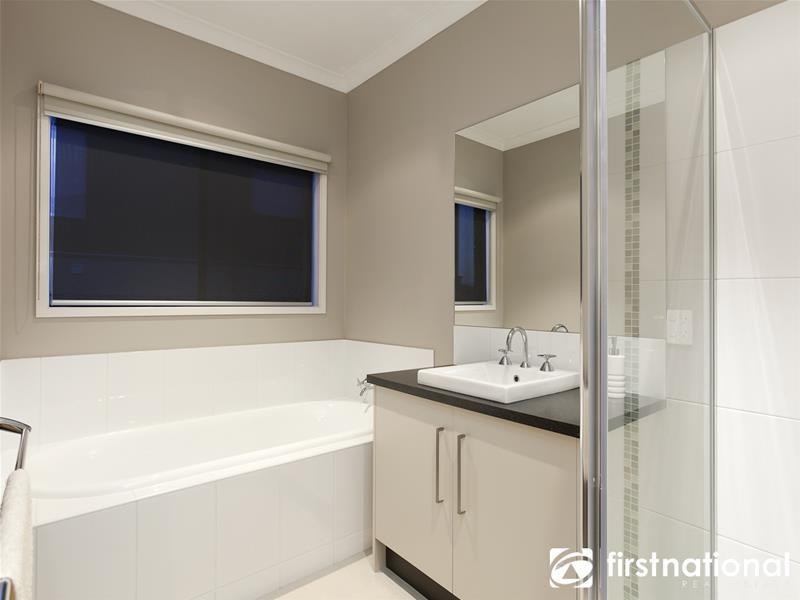 11 Ben Cairn Mews, Pakenham VIC 3810