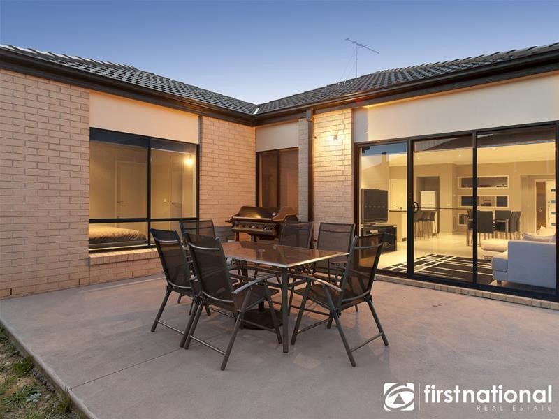 11 Ben Cairn Mews, Pakenham VIC 3810
