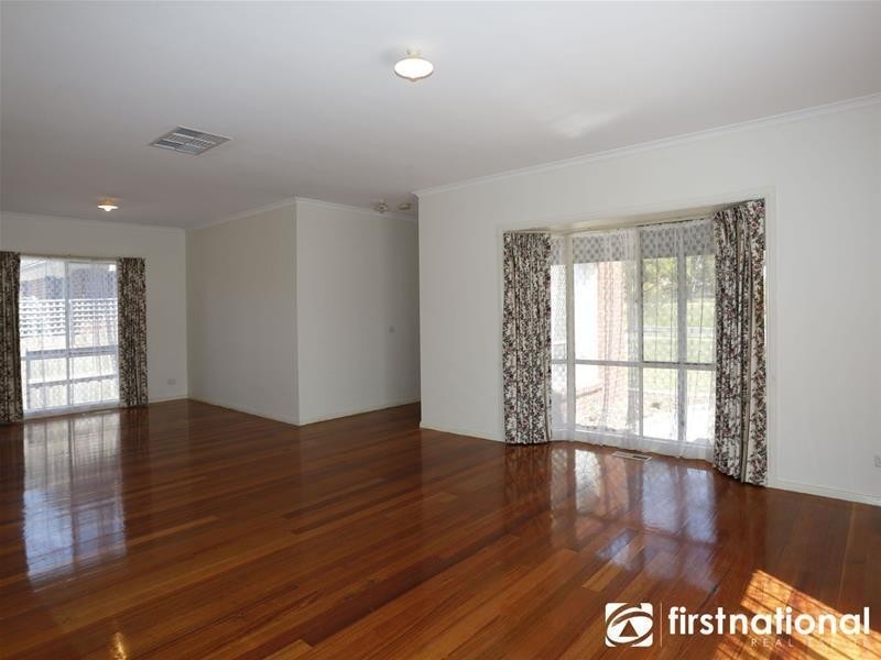 9 Innes Court, Berwick VIC 3806