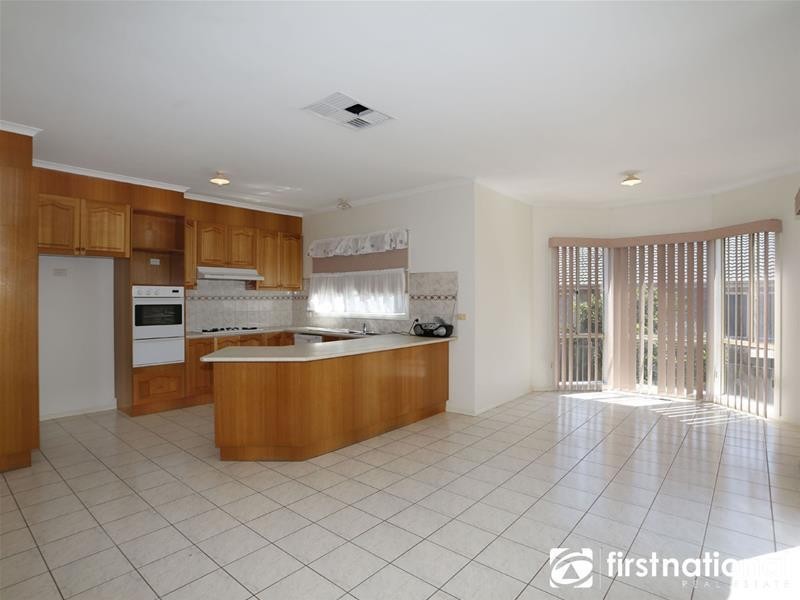 9 Innes Court, Berwick VIC 3806