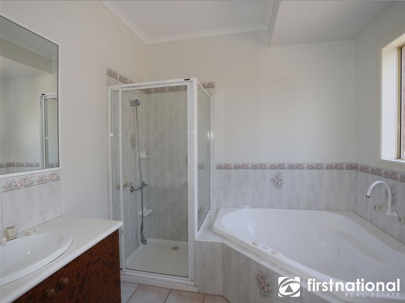 9 Innes Court, Berwick VIC 3806