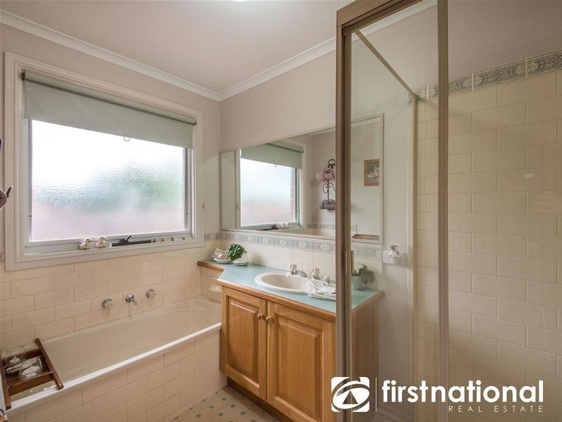 2 Bayliss Court, Berwick VIC 3806