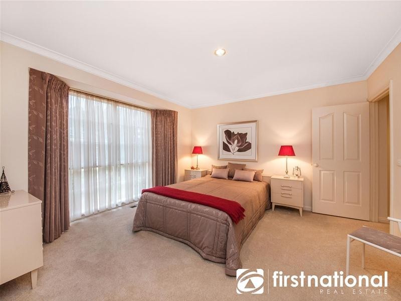 2/32 Langmore Lane, Berwick VIC 3806