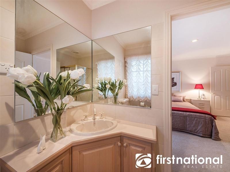 2/32 Langmore Lane, Berwick VIC 3806